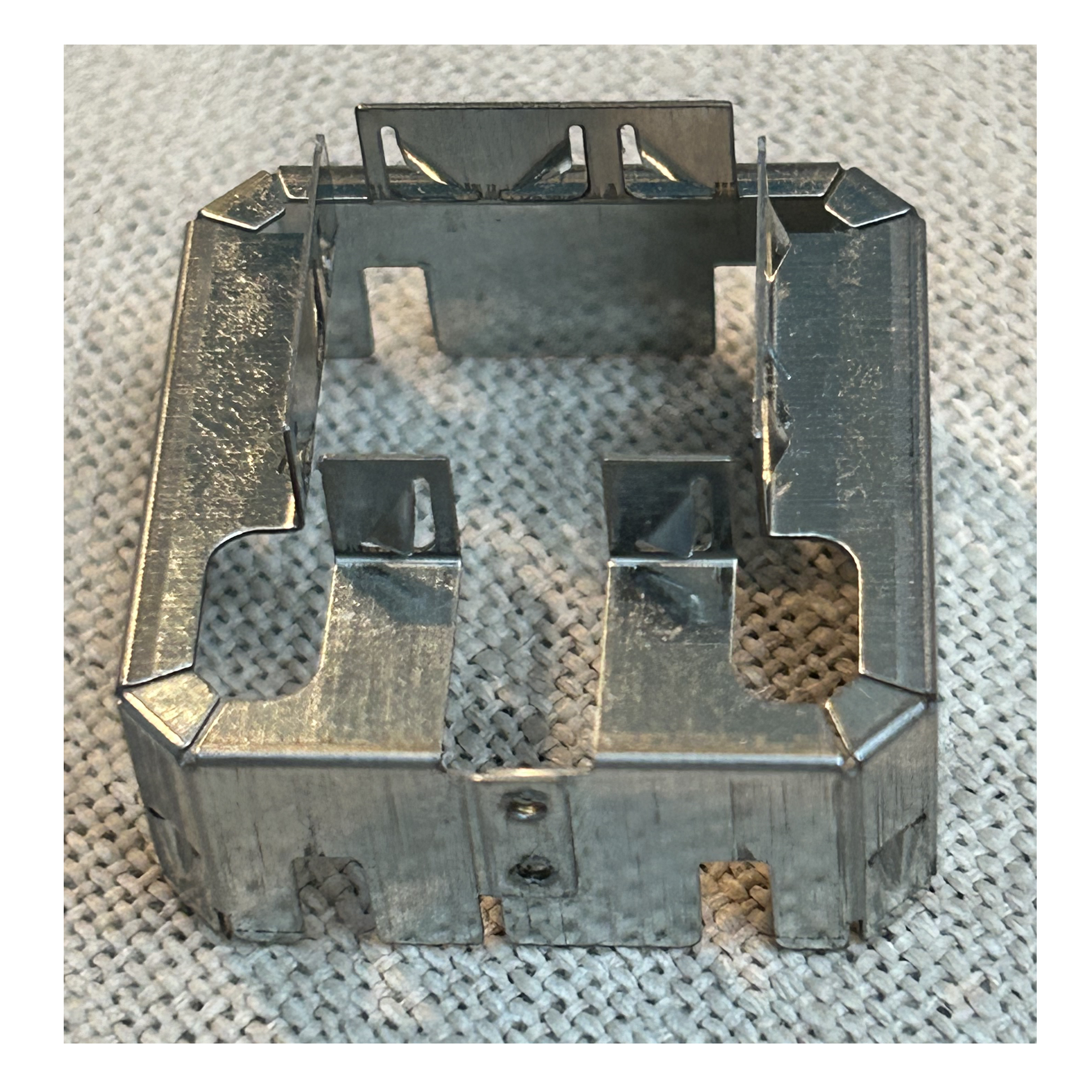 由协易伺服冲床所生产的其中一项工件