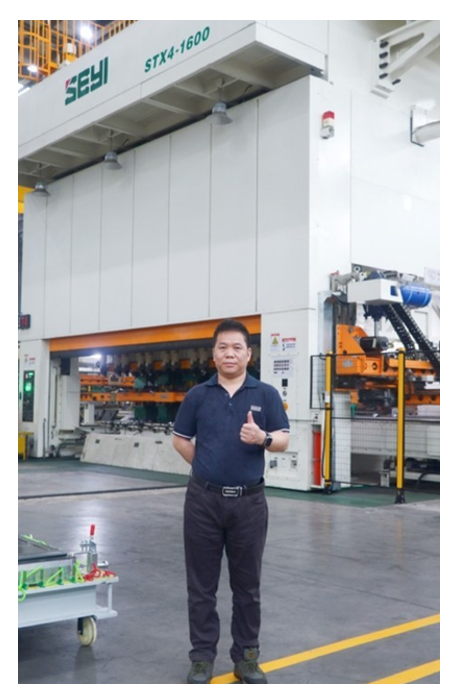 梁新毅副总经理